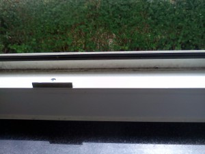 Fensterrahmen-vor-dem-Reinigen